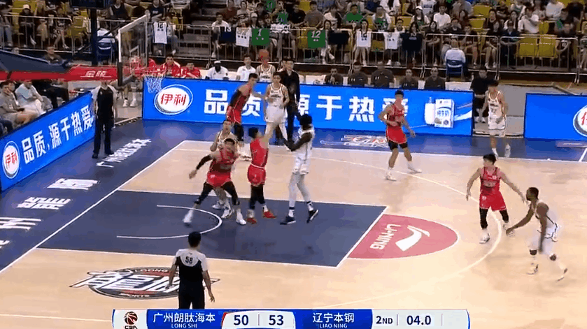 😎没想到吧!道格拉斯15分&沃伦12分 广州男篮半场50-53落后辽宁3分